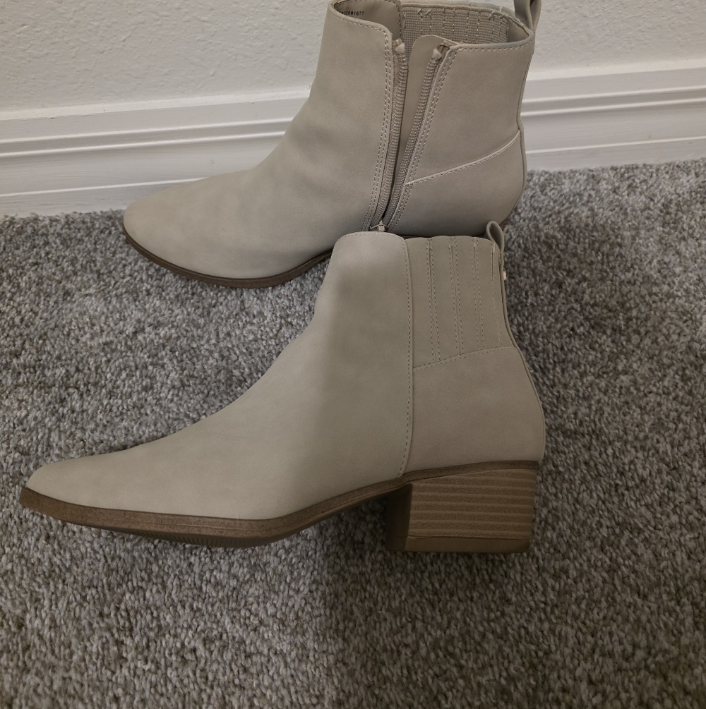 Chaps Cream Ankle Boots